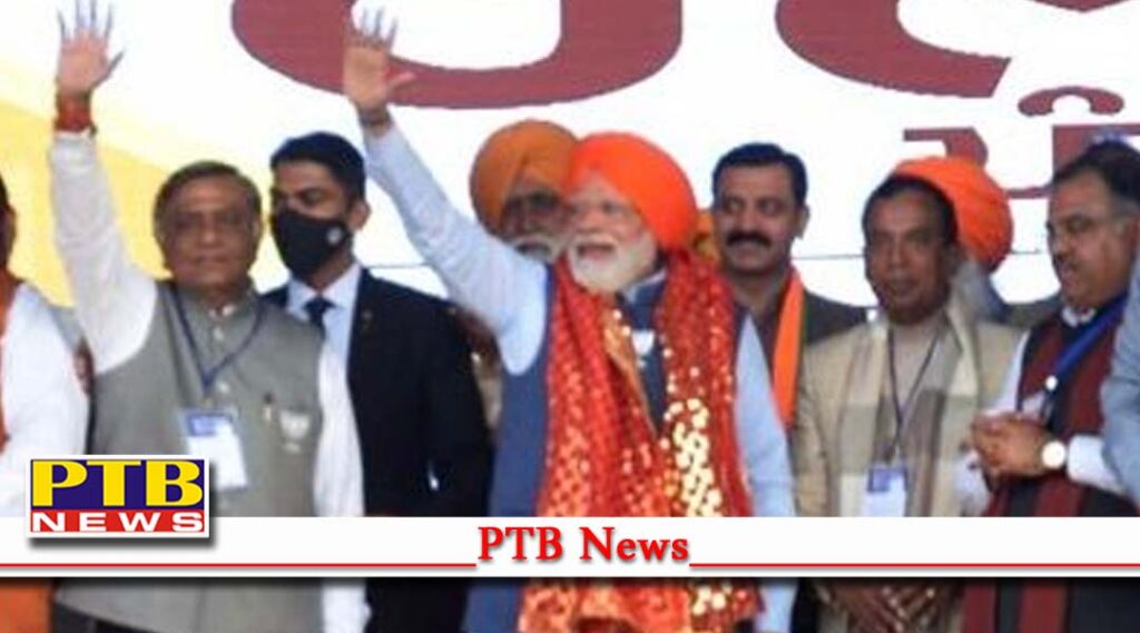PM Narinder Modi pats Manoranjan Kalia BJP Candidate Jalandhar Center back I have said in gesture gestures a big deal in favor of Kalia