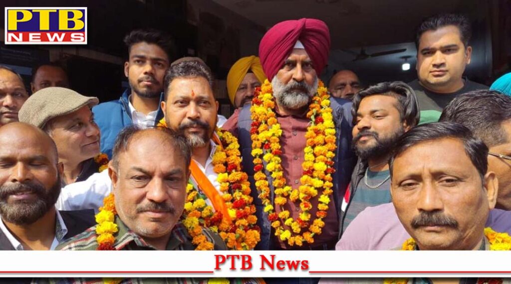 Pargat Singh was weighed in the village of Aladdinpur Big blow to the Aam Aadmi Party 10 families join Congress Jalandhar