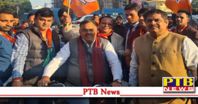 BJP leader Tarun Chugh did the election campaign for Sarabjit Singh Makkar in Cantt light by riding a bike Jalandhar