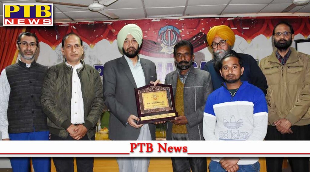 Mohanlal employee of Lyallpur Khalsa College retired after rendering excellent services Jalandhar