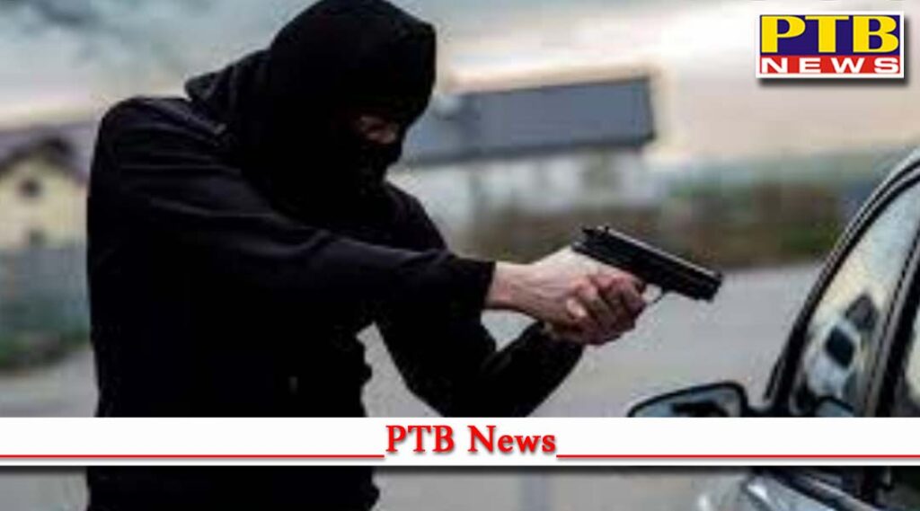 family going from dalhousie was robbed gun point gurdaspur Punjab