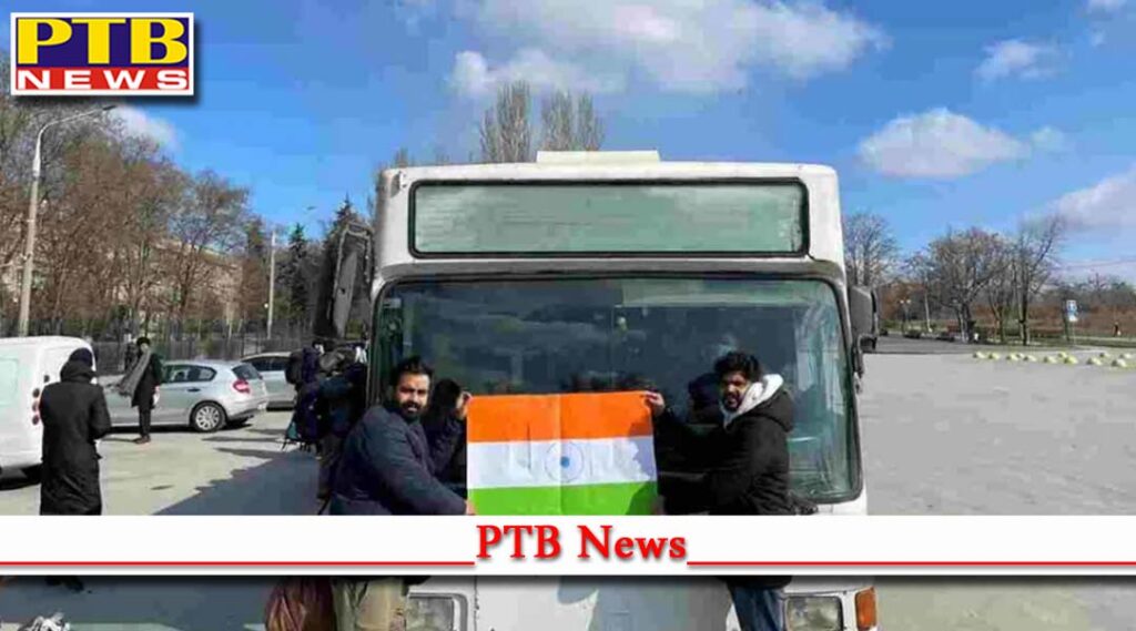 russia ukraine war indians students tells story how to make national flag tiranga after their arrival in bucharest romania Pakistani students hold Indian flag