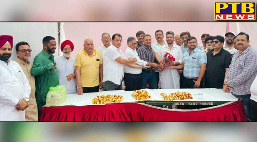 MLA Henry inaugurated the main gate of Seth Hukam Chand Colony at a cost of Rs 7 lakh