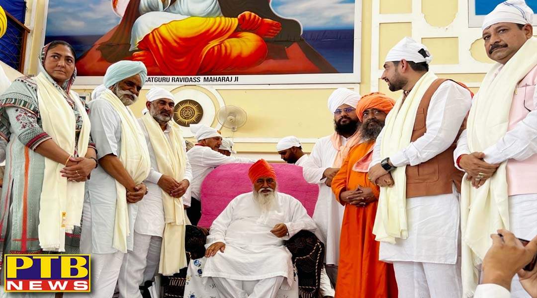 डेरा संत श्रवण दास, बलां में संत रामांनन्द जी की बरसी मौके पंजाब के ख़ुराक और सिविल स्पलाई मंत्री लाल चंद कटारूचक्क संत रामानन्द जी को श्रद्धा के फूल भेंट करते हुए,