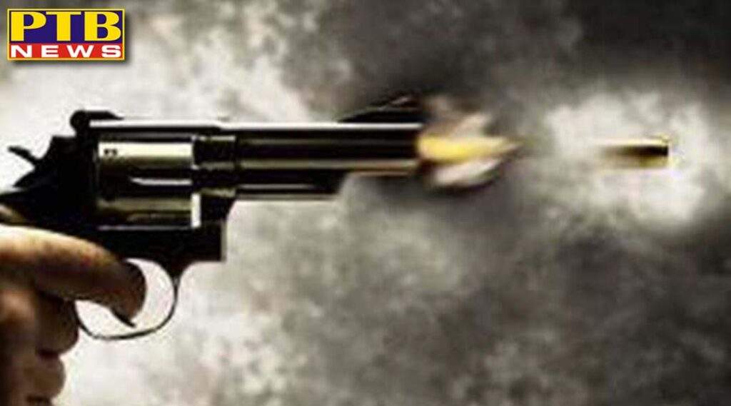 the driver of the businessman was shot and looted fifty lakh rupees