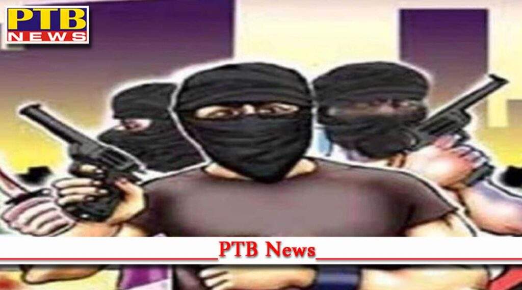 fearless robbers target family absconding with gold ornaments Amritsar Punjab