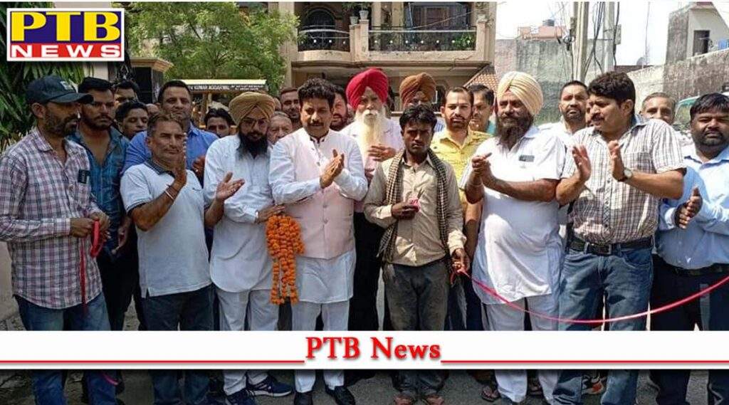Raman Arora MLA from Jalandhar Central inaugurated the construction work of the roads of Karol Bagh area falling under Ward No 7
