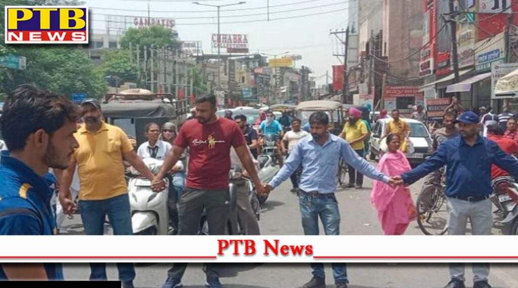 punjab jalandhar city asi swarn singh relatives staged sit outside civil hospital jalandhar Punjab ACP norht sukhjinder singh arrest