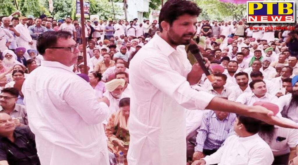 congress leaders protest in front of enforcement directorate office jalandhar