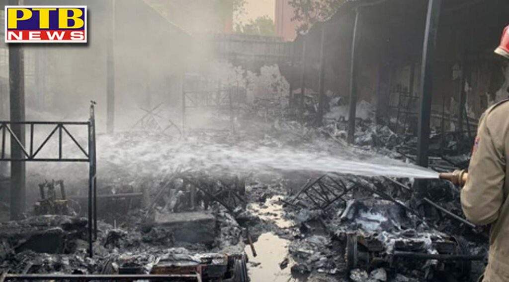 fire metro parking delhis jamia nagar many vehicles burnt to ashes delhi