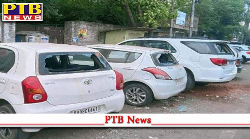 miscreants broke glass of vehicles santokhpura jalandhar punjab hindi news