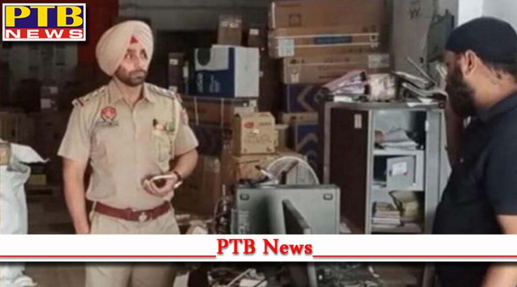 1.38 lakh cash and costly items stolen from flipcart warehouse jalandhar