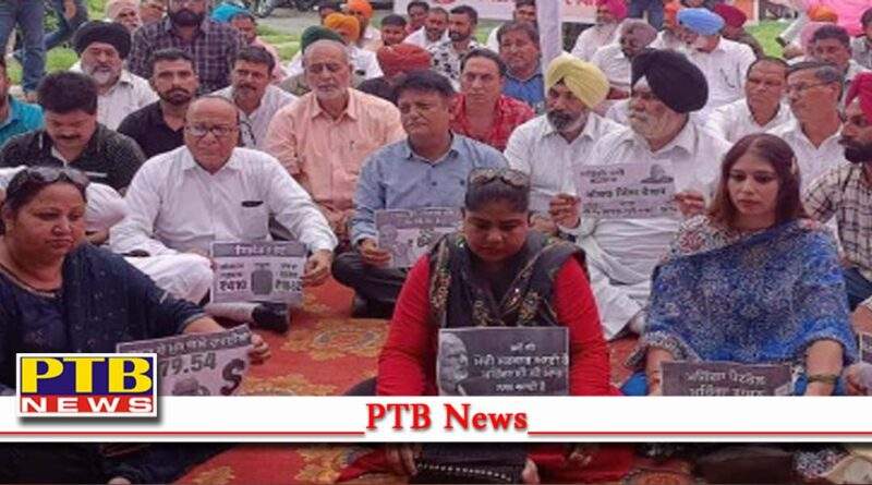 jalandhar congress leaders protest against lpg cylinder price hike Punjab