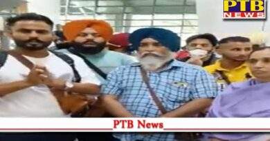 amritsar delhi vistara flight late 45 passengers vancouver connected flight stranded delhi airport Canada