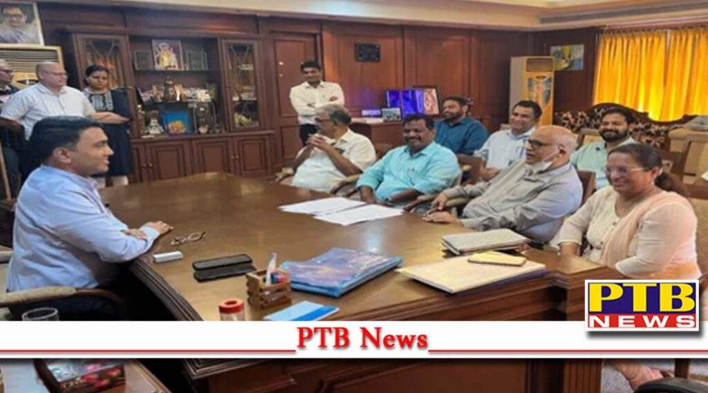 goa eight congress mla including former cm digambar kamat and leader of opposition michael lobo may join bjp