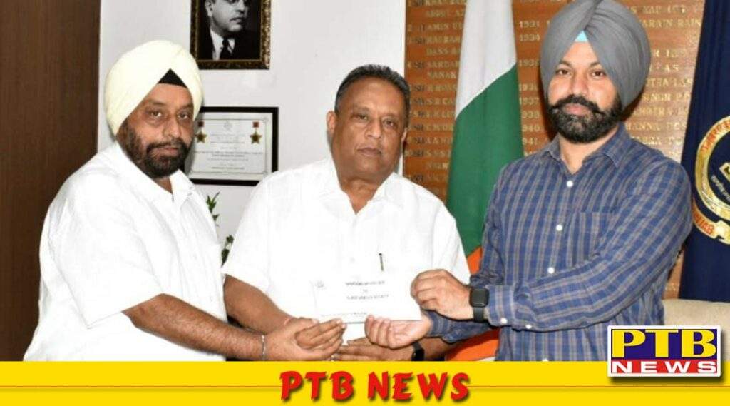 Innocent Heart Group presented a check of one lakh to Surjeet Hockey Society The Collector praised Dr Bori contribution in the development of hockey commendable step