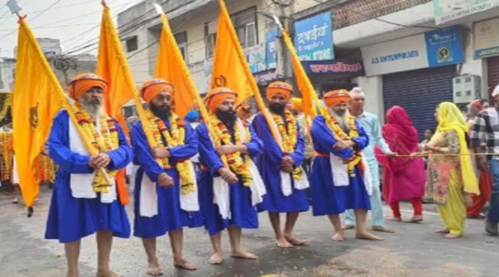punjab jalandhar city guru nanak dev ji prakash parv nagar kirtan started in jalandhar