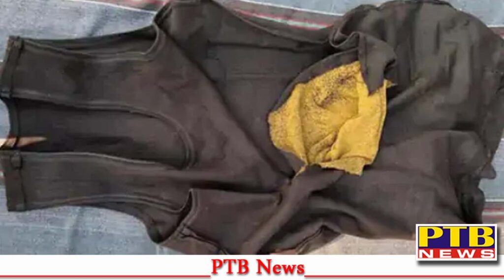 gold smuggling amritsar airport delhi male arrest customs with 21 lac gold paste amritsar