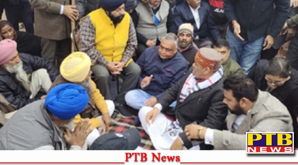 NCSC chairman Vijay Sampla reached Latifpur in Jalandhar meeting grieving families PTB Big News Jalandhar punjab