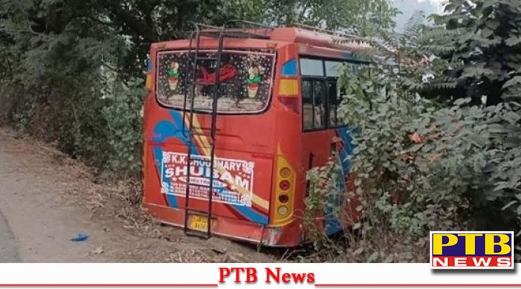 Punjab dera bea Bus of pilgrims returning from Dera Beas damaged big Accident