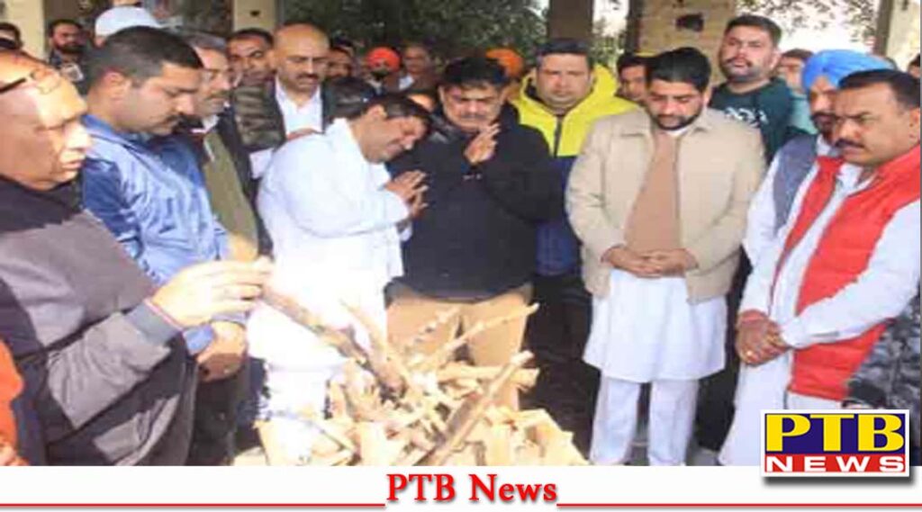 Saumya Taneja daughter of BJP leader Amit Taneja younger brother Varun Taneja merged into Panchatattva hundreds of people bid farewell with moist eyes the ceremony will be held on this day