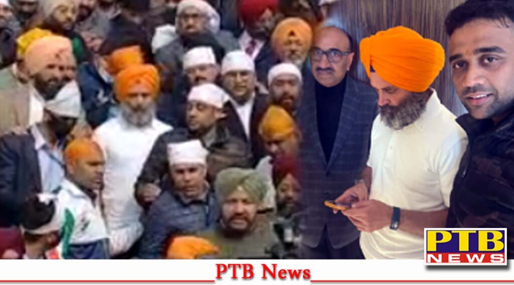 rahul gandhi bowed down shri darbar sahib district president ashwani pappu and district youth president mithu madan present together