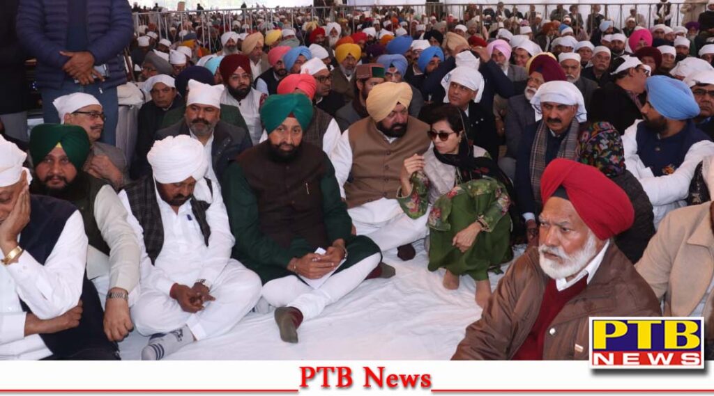 Hundreds of leaders reached and paid tribute to the late MP from Jalandhar Santokh Singh Choudhary Pratap Singh Bajwa made a big announcement