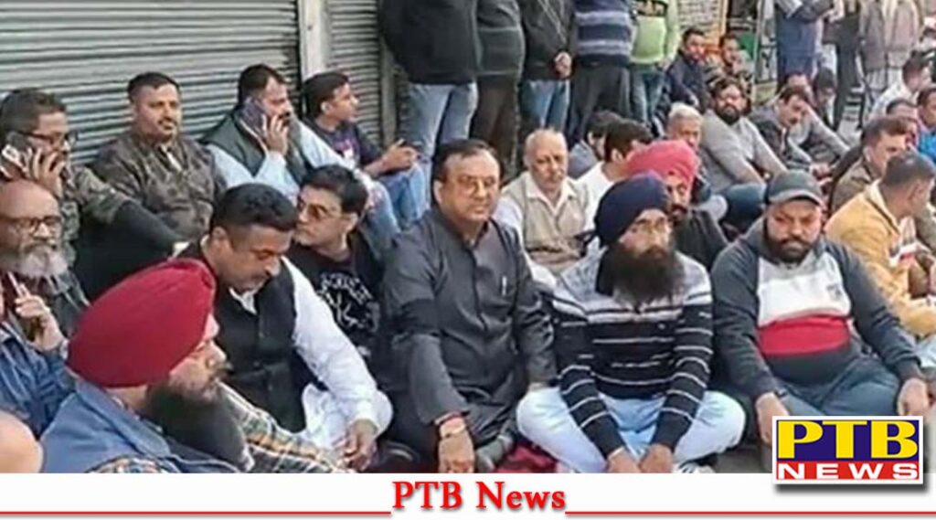 Controversy between the head of Adda Tanda and the SHO of station number 3 once again heated up Jalandhar