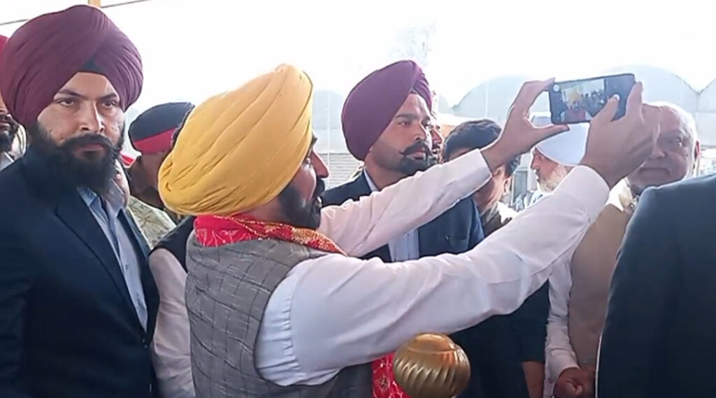 Punjab Chief Minister Bhagwant Mann bowed down at Mahashivaratri Mahalaxmi Temple and Shri Devi Talab Shaktipeeth