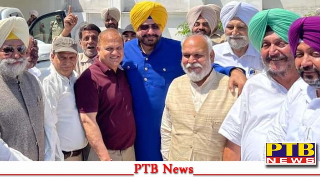 Jalandhar new turn in politics Navjot Sidhu arrives at Mohinder Kapee house to convince KP Big News Breaking Punjab