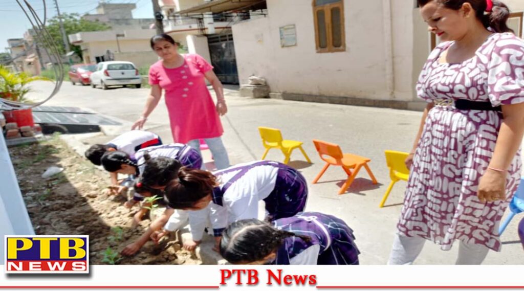 गुरु नानक Kiddies World school सैनिक विहार में मनाया गया World Earth Day,