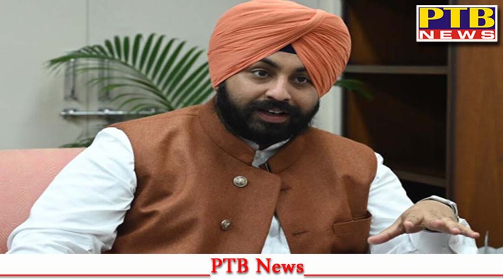 Over 1600 complaints received in 24 hours for charging exorbitant fees and funds by private school Harjot Singh Bains Punjab 30 schools notice released