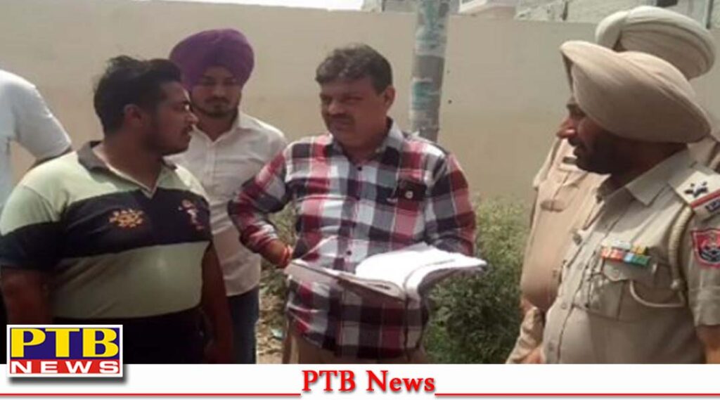 big incident in amritsar robbers looted 10 lakh rupees putting chilli their eyes Crime News