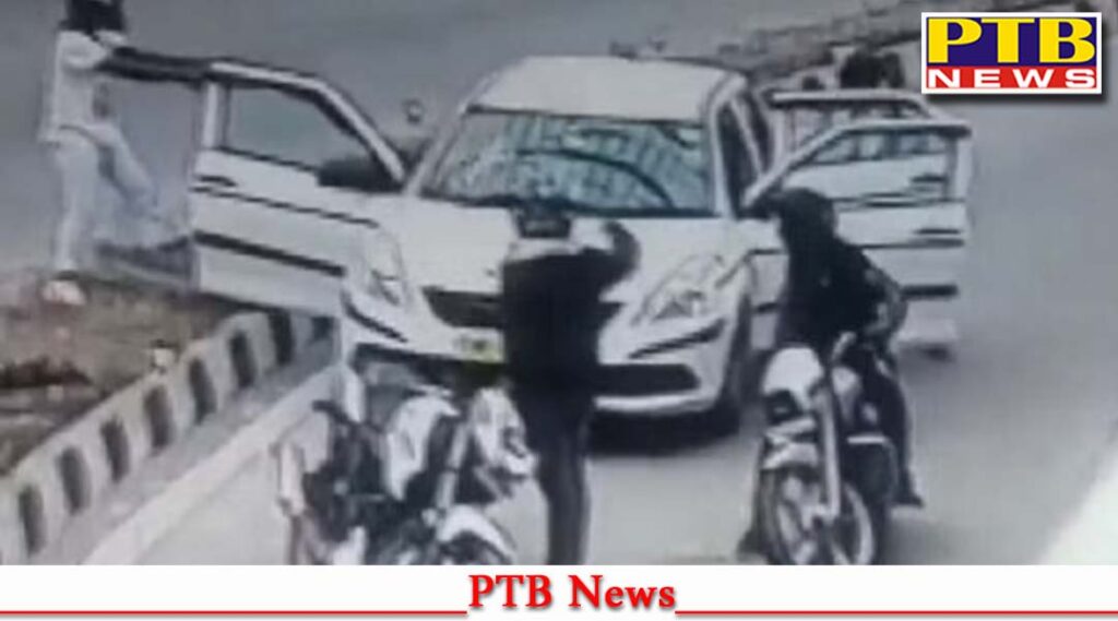 Big Crime News Bike riding miscreants looted businessman in Pragati Maidan tunnel