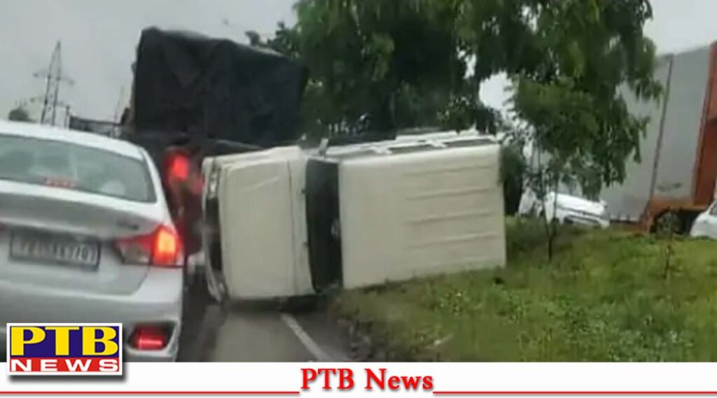 accident-jalandhar-amritsar-highway-pap-chowk-vehicles-collides-overturn-jam-big-news