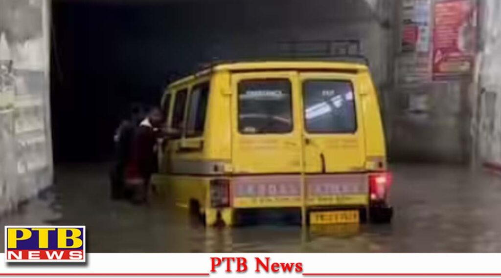 fazilka-punjab-one-school-van-stuck-in-water-school-children-punjab