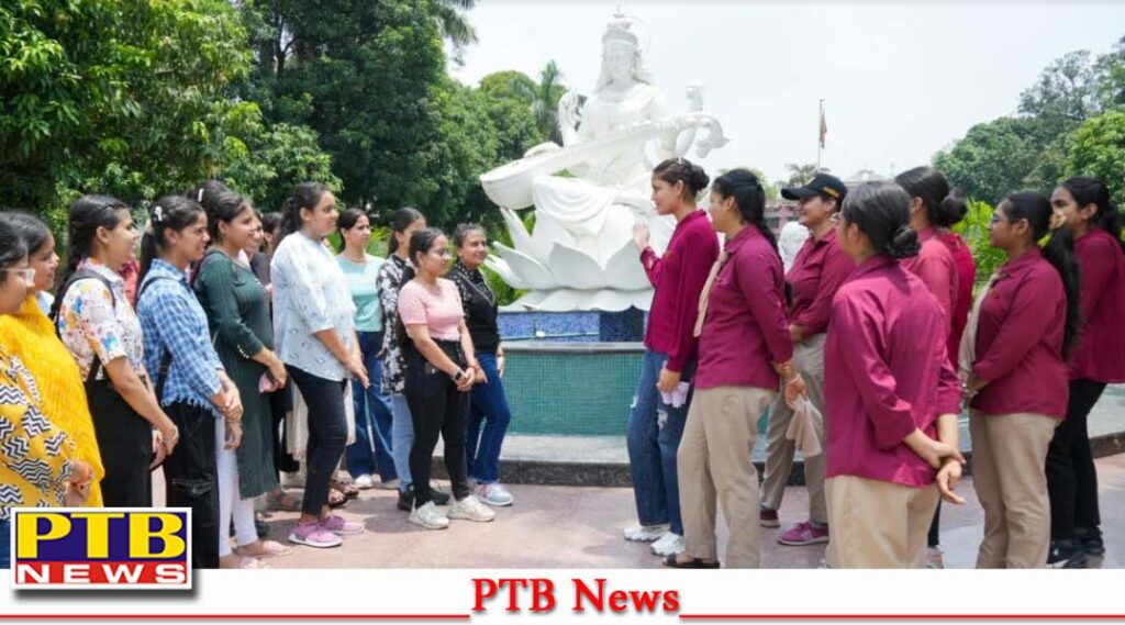 kmv-college-new-students-were-made-aware-of-the-glorious-history-and-heritage-of-the-institution-by-organizing-guided-tour