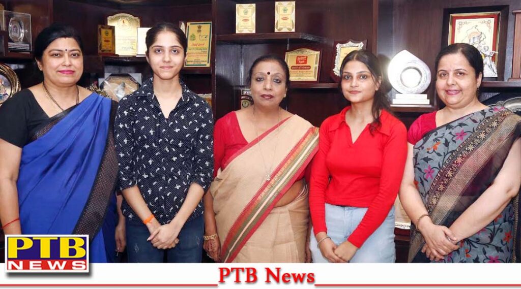 hmv-college-jalandhar-girl-students-of-bba-semester-6-on-top