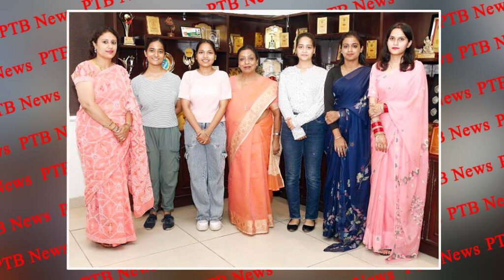 students-of-b-voc-journalism-and-media-sem-4-of-hmv-shine-in-university