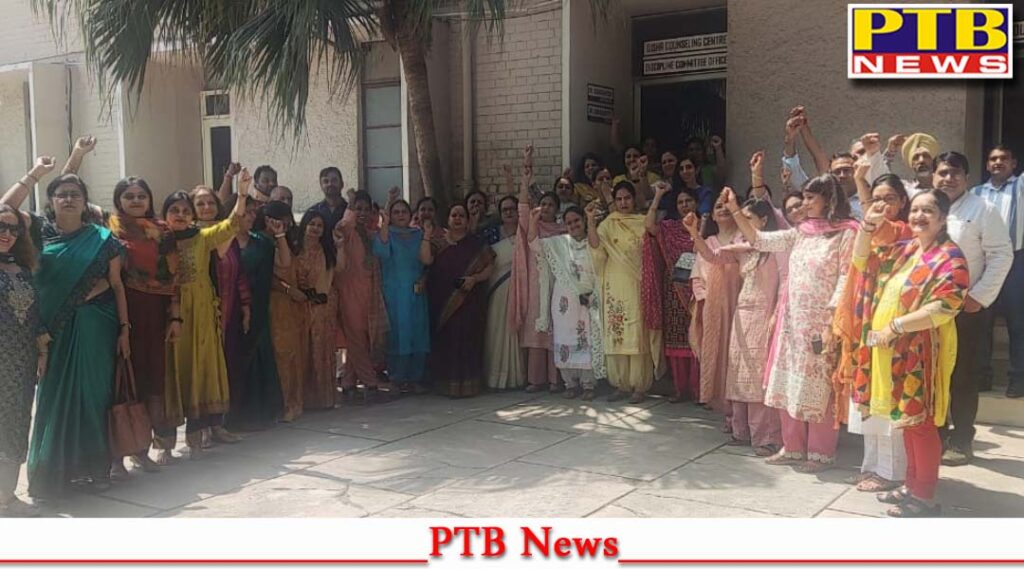punjab-and-chandigarh-college-teachers-union-pcctu-observes-teachers-day-as-black-day