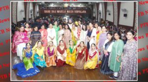 star-cast-of-buhe-bariyan-visited-hmv