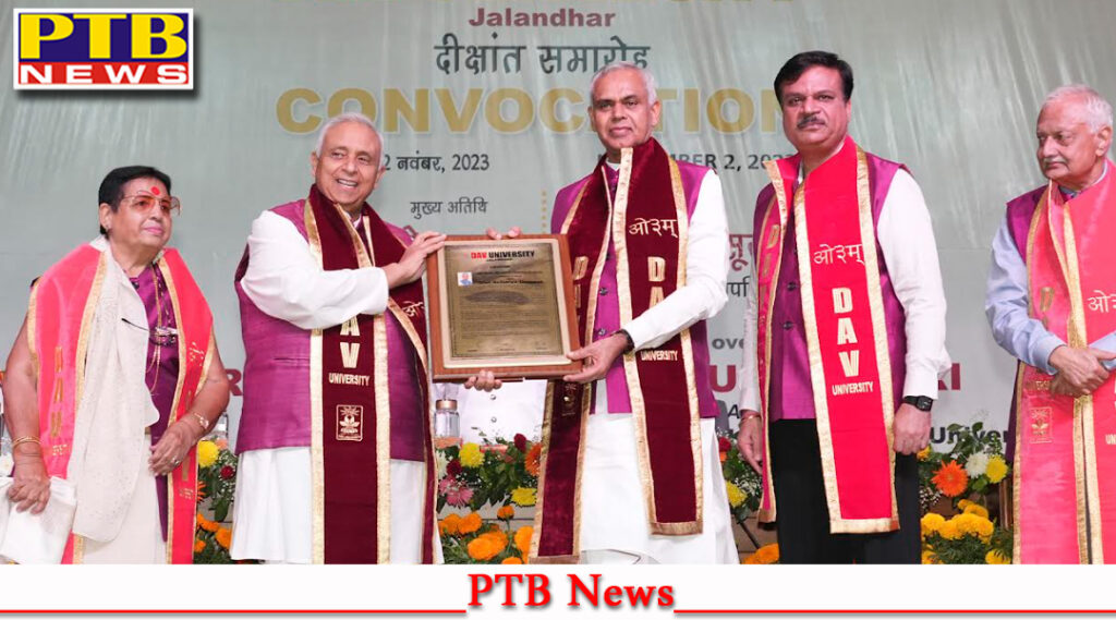 acharya-devvrat-confers-degrees-upon-1072-graduates-at-dav-university-jalandhar