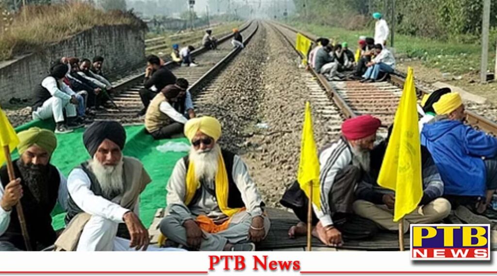 farmers-lifted-block-from-rail-track-in-jalandhar-highway-stll-blocked-kisan-andolan