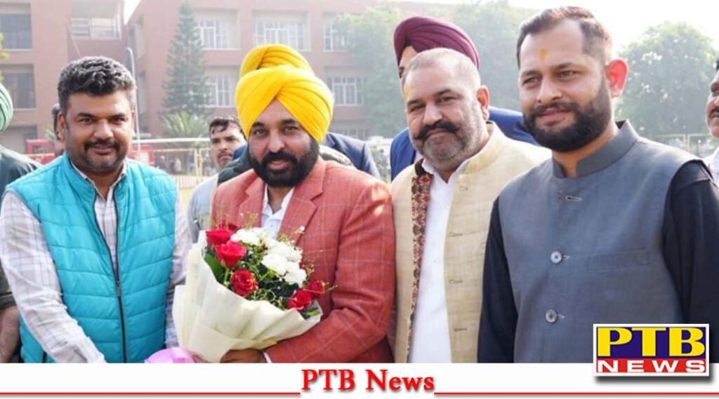 punjab-cm-bhagwant-mann-reached-jalandhar-and-was-given-a-grand-welcome-by-nasir-salmani-and-dr-harsh-dalia-under-the-leadership-of-mp-sushil-rinku