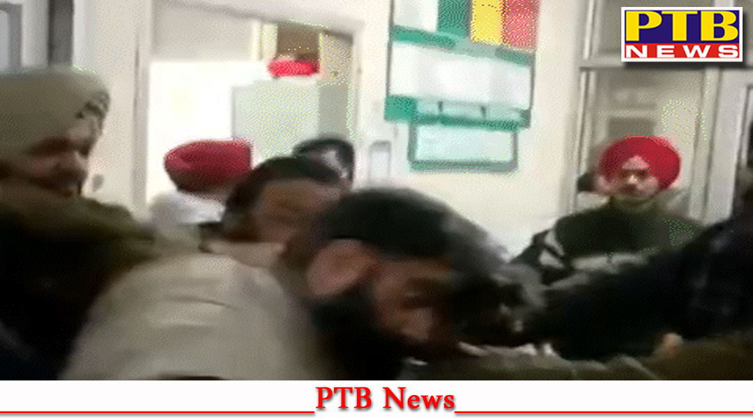 पंजाब पुलिस के ASI और वकील में हुई जमकर हाथापाई, चले लात-घूंसे, बालों से घसीटा, पगड़ियां भी उछली, Video Viral