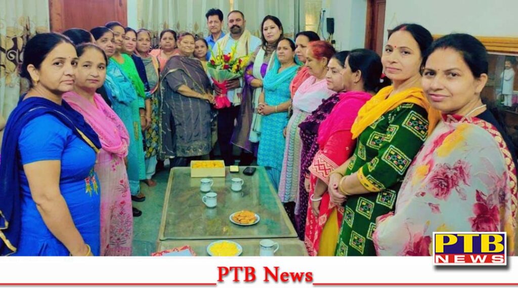 women-of-guru-ravidas-nagar-came-out-in-support-of-mp-sushil-rinku-said-rinku-is-the-son-of-our-ward-jalandhar