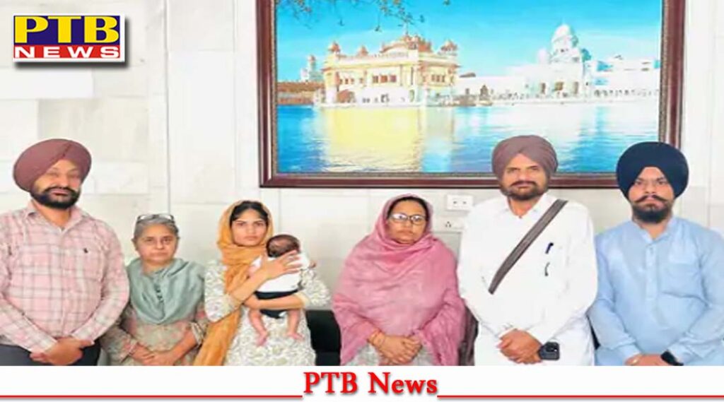 sidhu-moosewala-younger-brother-visit-golden-temple-with-mother-charan-kaur-father-balkaur-singh