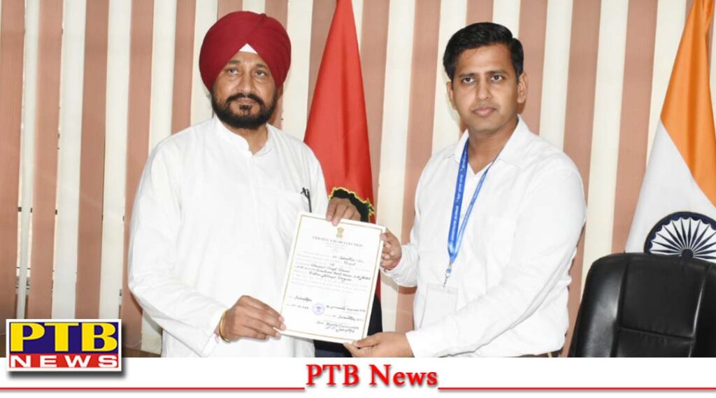 former-cm-charanjit-singh-channi-who-won-the-lok-sabha-election-arrived-to-receive-the-certificate-of-victory-and-also-hugged-the-opposition-candidate-balvinder-kumar