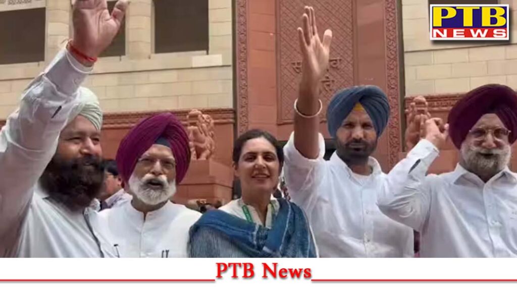 budget-2024-congress-mps-from-punjab-protest-in-parliament-house