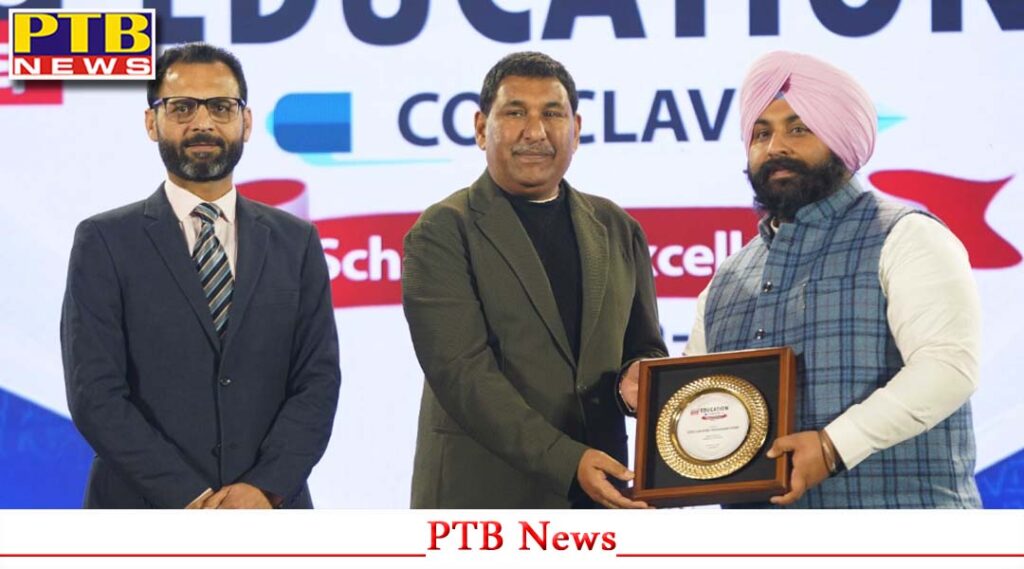 chairman-sanjeev-vasal-receiving-excellence-in-academics-award-from-harjot-singh-bains-education-minister-government-of-punjab